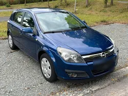 Blau Gebraucht 2006 Opel Astra Limousine | 1.100 € (Guter Preis)