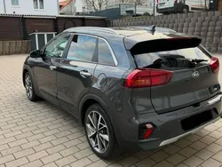 Grau Gebraucht 2022 Kia Niro 3 SUV | 15.800 €