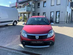 Rot metallic Gebraucht 2012 Dacia Sandero Stepway Kleinwagen | 5.990 € (Etwas zu teuer)