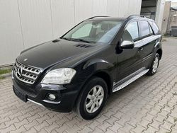 Schwarz Gebraucht 2009 Mercedes ML320 SUV | 10.999 € (Fairer Preis)