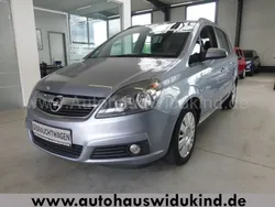 Silber Gebraucht 2007 Opel Zafira Edition Van / Kleinbus | 3.990 € (Fairer Preis)