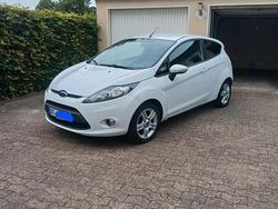 Weiß Gebraucht 2012 Ford Fiesta Kleinwagen | 3.800 €