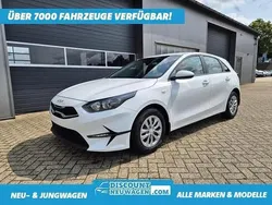 Deluxeweiß metallic Neu 2025 Kia Ceed Vision Limousine | 24.650 € (Fairer Preis)