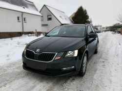 Schwarz Gebraucht 2020 Skoda Octavia Kombi | 10.900 €