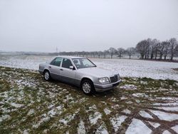 Silber Gebraucht 1995 Mercedes E200 Limousine | 7.499 €