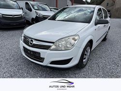 Weiß Gebraucht 2009 Opel Astra Selection Limousine | 1.799 € (Guter Preis)