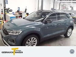 Blau Gebraucht 2024 VW T-Roc Life SUV | 25.790 € (Fairer Preis)