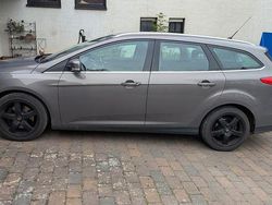 Grau Gebraucht 2011 Ford Focus Titanium Limousine | 3.200 € (Guter Preis)