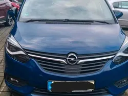 Blau Gebraucht 2018 Opel Zafira Tourer Van / Kleinbus | 14.000 € (Fairer Preis)