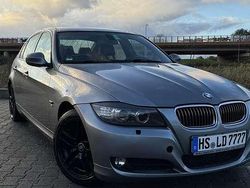 Grau Gebraucht 2011 BMW 320 Sport Line Limousine | 8.500 €