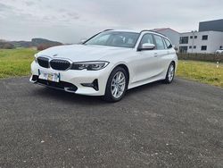 Weiß Gebraucht 2020 BMW 330 Sport Line Kombi | 32.400 € (Fairer Preis)