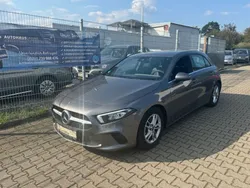 Mountaingrau met. Gebraucht 2019 Mercedes A200 Limousine | 23.700 € (Fairer Preis)