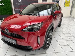 Karminarot metallic Gebraucht 2023 Toyota Yaris Hybrid Team Limousine | 23.890 € (Teuer)