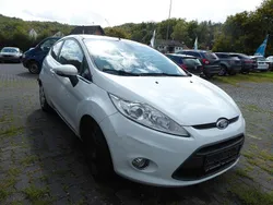 Frostweiß Gebraucht 2010 Ford Fiesta Kleinwagen | 2.000 € (Guter Preis)