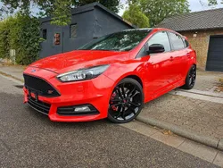 Rot Gebraucht 2016 Ford Focus Sport Limousine | 14.299 € (Fairer Preis)