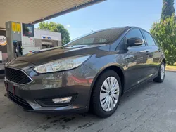 Grau Gebraucht 2015 Ford Focus Business Edition Limousine | 4.290 € (Guter Preis)