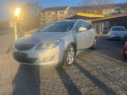 Silber Gebraucht 2011 Opel Astra Design Edition Kombi | 4.600 € (Guter Preis)