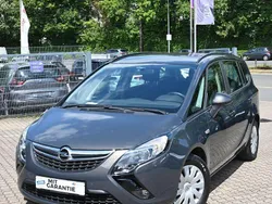 Grau Gebraucht 2015 Opel Zafira Tourer Edition Van / Kleinbus | 11.890 € (Teuer)