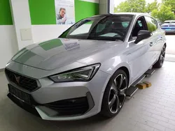 "urban" silber Gebraucht 2022 Cupra Leon VZ Limousine | 28.170 € (Fairer Preis)