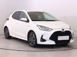Super white 2 Gebraucht 2021 Toyota Yaris Hybrid Style Limousine | 18.990 € (Fairer Preis)