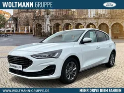 Frostweiß Gebraucht 2022 Ford Focus Titanium Limousine | 21.459 € (Fairer Preis)