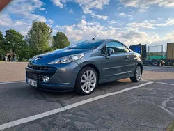 Grau Gebraucht 2008 Peugeot 207 CC Roland Garros Cabrio | 4.450 € (Etwas zu teuer)