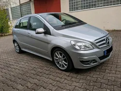 Silber Gebraucht 2011 Mercedes B180 Van / Kleinbus | 4.900 €