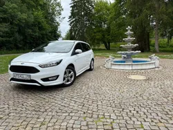 Weiß Gebraucht 2017 Ford Focus ST-Line Kombi | 11.490 €