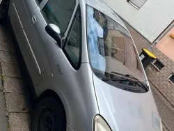 Grau Gebraucht 2002 Citroën Xsara Picasso Van / Kleinbus | 450 €