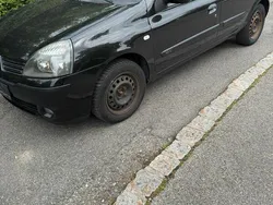 Schwarz Gebraucht 2005 Renault Clio II Kleinwagen | 950 € (Guter Preis)
