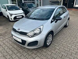 Silber Gebraucht 2013 Kia Rio | 5.890 € (Etwas zu teuer)