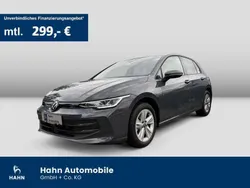 Grau Gebraucht 2024 VW Golf VIII Life Limousine | 21.940 € (Superpreis)