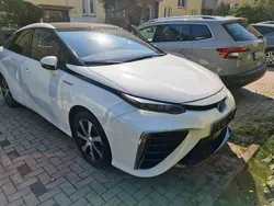 Weiß Gebraucht 2018 Toyota Mirai Limousine | 14.900 € (Teuer)
