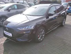 Agate black metallic Gebraucht 2024 Ford Focus ST-Line Kombi | 25.490 € (Fairer Preis)