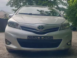 Silver metallic Gebraucht 2013 Toyota Yaris Trend Kleinwagen | 5.330 € (Guter Preis)