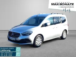 Helvinsilber metallic Gebraucht 2024 Mercedes T180 Van / Kleinbus | 32.350 € (Teuer)
