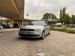 Silber Gebraucht 2011 VW Jetta Limousine | 7.000 € (Teuer)