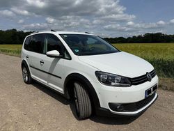 Weiß Gebraucht 2014 VW Touran Van / Kleinbus | 10.700 € (Fairer Preis)
