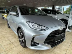 Silver metallic Neu 2025 Toyota Yaris Hybrid Kleinwagen | 23.990 € (Fairer Preis)