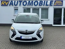 Weiß Gebraucht 2015 Opel Zafira Tourer Style Van / Kleinbus | 8.990 € (Fairer Preis)