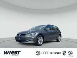 Indiumgrau metallic Gebraucht 2017 VW Golf VII Comfortline Limousine | 18.490 € (Fairer Preis)