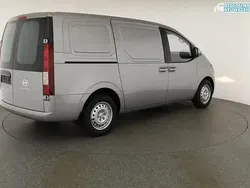 Schwarz Gebraucht 2024 Hyundai Staria Trend Van | 44.890 € (Superpreis)