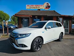 Weiß Gebraucht 2018 Mitsubishi Outlander P-HEV Plus SUV | 15.790 € (Fairer Preis)