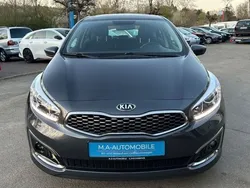 Grau Gebraucht 2018 Kia Ceed Limousine | 10.900 € (Fairer Preis)