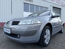 Grau Gebraucht 2004 Renault Mégane II Limousine | 1.980 € (Fairer Preis)