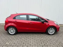 Rot Gebraucht 2014 Kia Rio 2 Kleinwagen | 5.999 € (Guter Preis)
