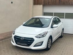Weiß Gebraucht 2016 Hyundai i30 Limousine | 8.490 € (Fairer Preis)