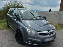 Grau Gebraucht 2006 Opel Zafira Van / Kleinbus | 4.100 € (Etwas zu teuer)