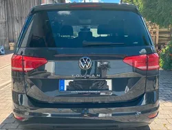 Grau Gebraucht 2023 VW Touran Highline Van / Kleinbus | 29.800 € (Guter Preis)
