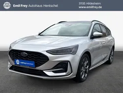 Moondust silver metallic Gebraucht 2023 Ford Focus ST-Line Kombi | 24.700 € (Guter Preis)